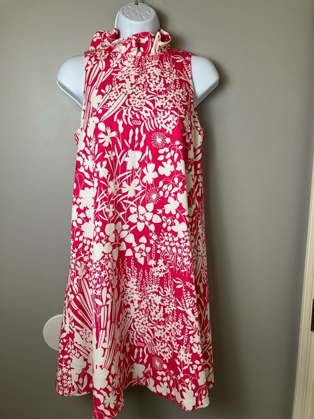 Tuckernuck Pink Wildflower Blythe Dress Ruffle Neckline Tie Back Size Small